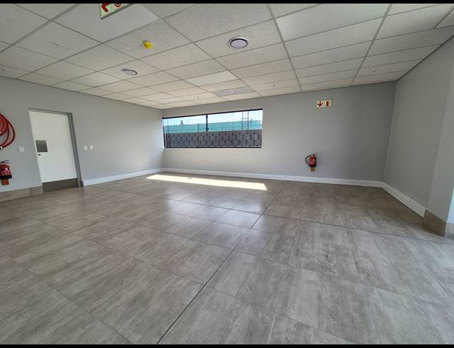 2,208M² WAREHOUSE TO LET IN AIRPORT PARK